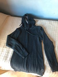 Maglione con cappuccio