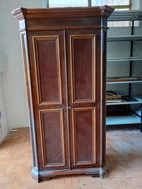 Armadio a due ante di gusto classico