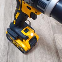 Trapano avvitatore a percussione  dewalt dcd 796 