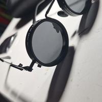 Occhiali da sole nuovi con lenti regolabili 