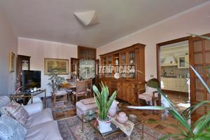 Appartamento con 3 camere e 2 bagni, zona Buozzi