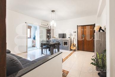 Trivano Ristrutturato e Arredato con Posto Auto