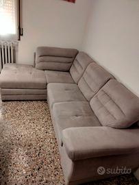 Divano letto grigio usato ad angolo