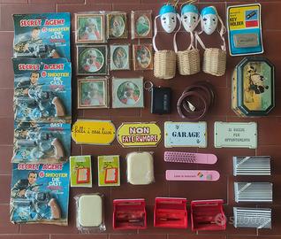 Lotto 33 gadget vintage anni '90 portachiavi ecc..