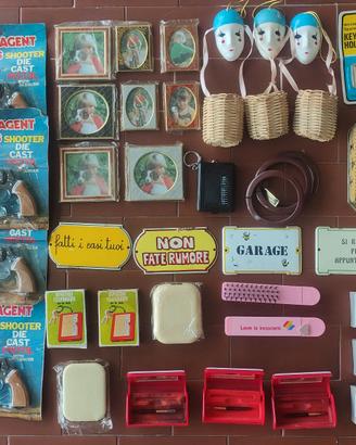 Lotto 33 gadget vintage anni '90 portachiavi ecc..