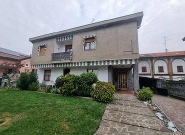 Immobile in asta di 120 m² con 3 locali e box auto