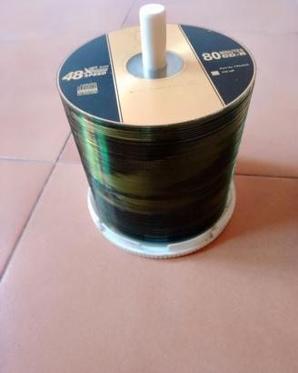 Torre di 100 CD room 700MB