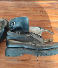 Anfibi Militari marca Pirelli.