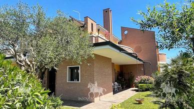 Villa di 443 m² con più di 5 locali e box auto dop