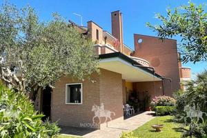 Villa di 443 m² con più di 5 locali e box auto dop