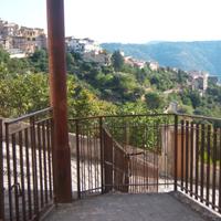 Casa indipendente Panoramica con cortile annesso
