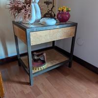 Tavolino con cassetto