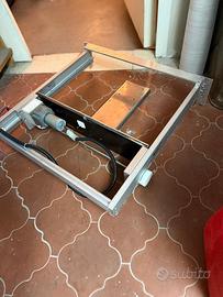 Sollevatore sistema sali-scendi per televisione