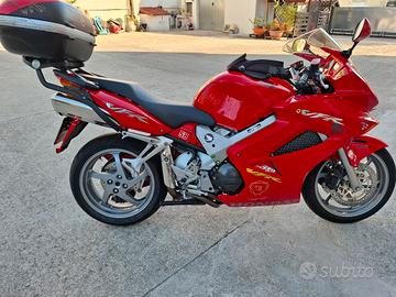 Honda VFR 800 VTECH