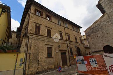 4 LOCALI A ASCOLI PICENO