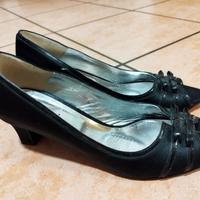 Scarpe raso nere aperte 