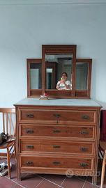 Cassettone antico con specchiera e piano in marmo