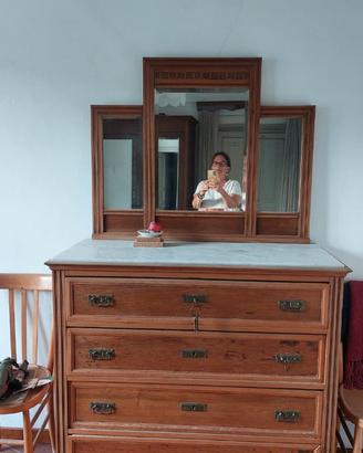 Cassettone antico con specchiera e piano in marmo