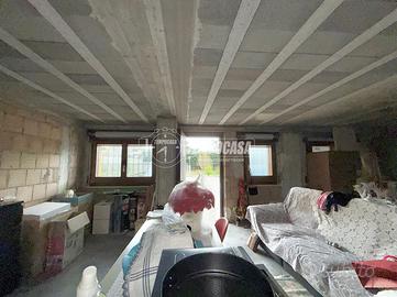 MONTESILVANO VIA GIANSANTE AD. ZE RIF.M52