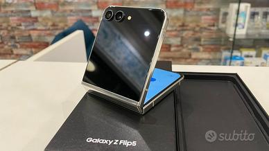 SAMSUNG GALAXY Z FLIP 5 PARI AL NUOVO