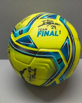 Pallone PUMA Teamfinal FIFA Quality autografato 