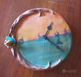 Simpatico orologio in terracotta da parete