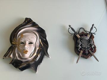 Lotto vintage maschera ceramica e scudo spade
