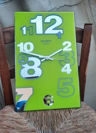 Orologio da parete con numeri su vetro 