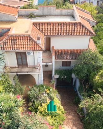 ZONA MICHELANGELO: VILLA TRIFAMILIARE IN RESIDENCE