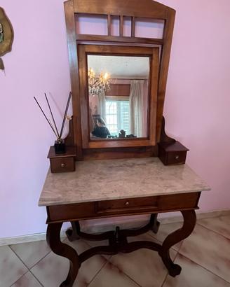 Console antica con specchio