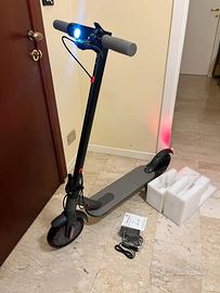 Monopattino elettrico 25km App Ruote No foratura