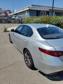 Giulia 2017 2.2 t business 150cv auto