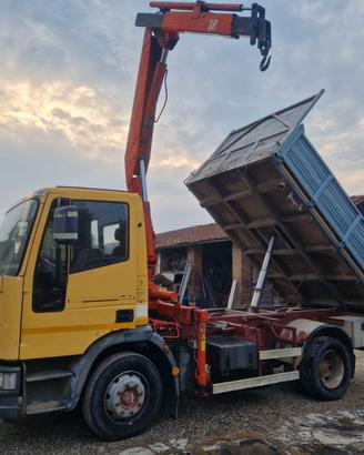 Iveco Eurocargo 120E18 ribaltabile con gru Fassi