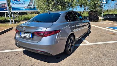 Alfa Romeo Giulia 2.2t Business