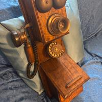 Telefono vintage in legno da parete