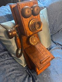 Telefono vintage in legno da parete