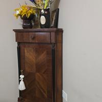 mobile angolo in legno antico