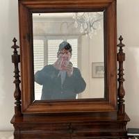 specchio antico con portagioie