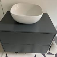Elegante Mobile bagno con lavabo a tazza