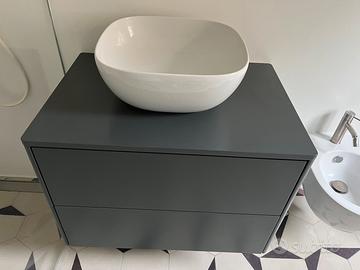 Elegante Mobile bagno con lavabo a tazza
