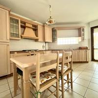 Appartamento con balcone, mansarda e garage