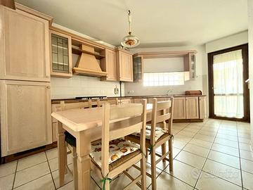 Appartamento con balcone, mansarda e garage