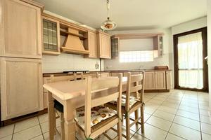 Appartamento con balcone, mansarda e garage