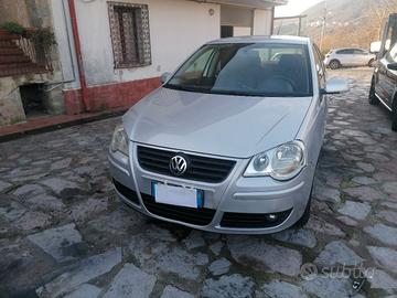       VOLKSWAGEN      POLO.              