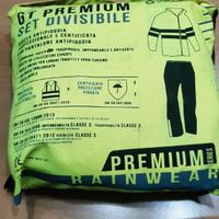 giacca e pantaloni anti pioggia per moto