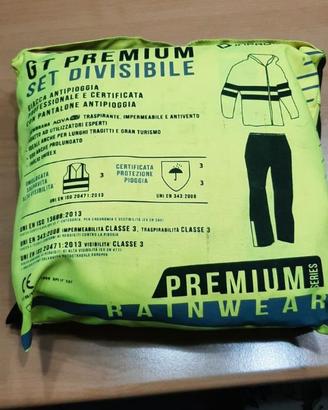 giacca e pantaloni anti pioggia per moto