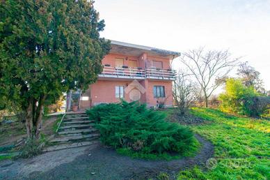 BIFAMILIARE A LEINÌ