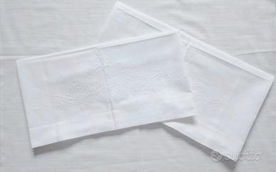Coppia di tende sartoriali con ricamo floreale 