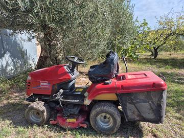 Trattorino rasaerba Toro Wheel Horse DH-220 con ce