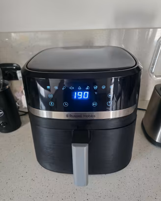 FRIGGITRICE AD ARIA 8,3 lt  RUSSELL HOBBS XXL